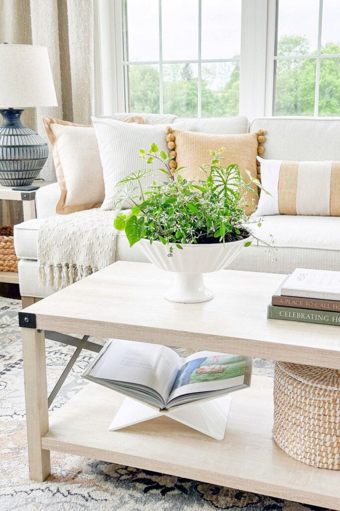 How to Decorate Center Table in Living Room: Stunning Style Tips