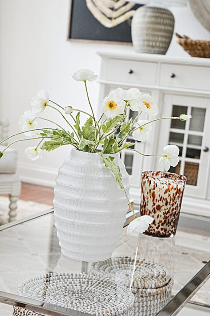 WHITE FLOWERS IN A WHITE VASE