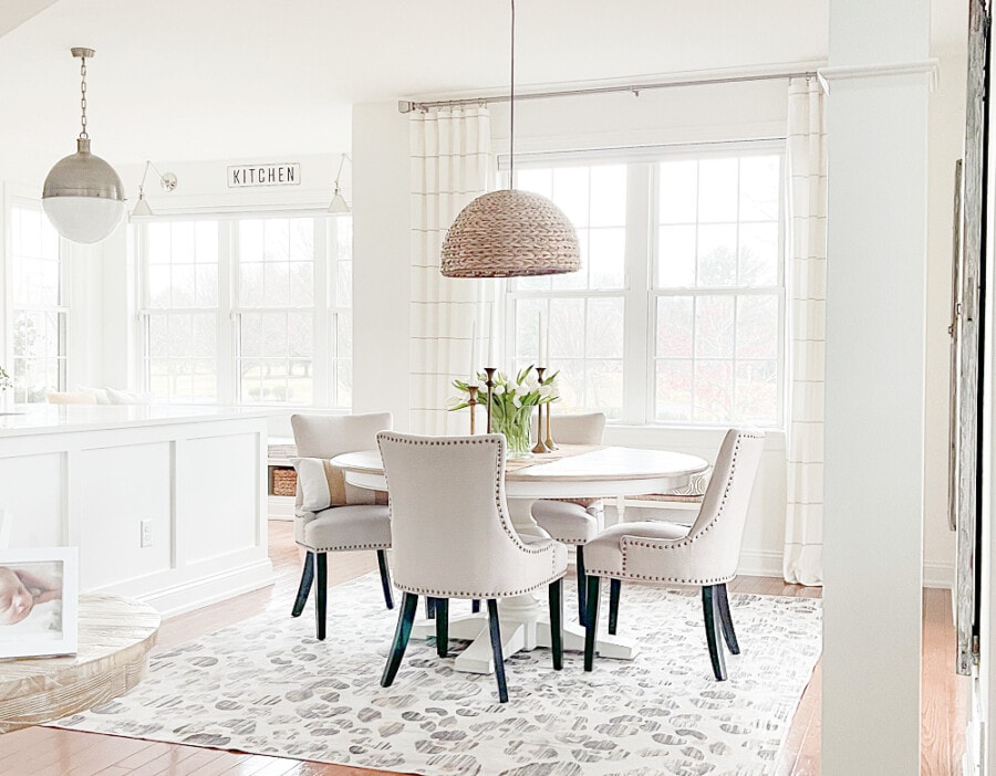 Choosing A Perfect Dining Room Rug, Round Rug Under Kitchen Table