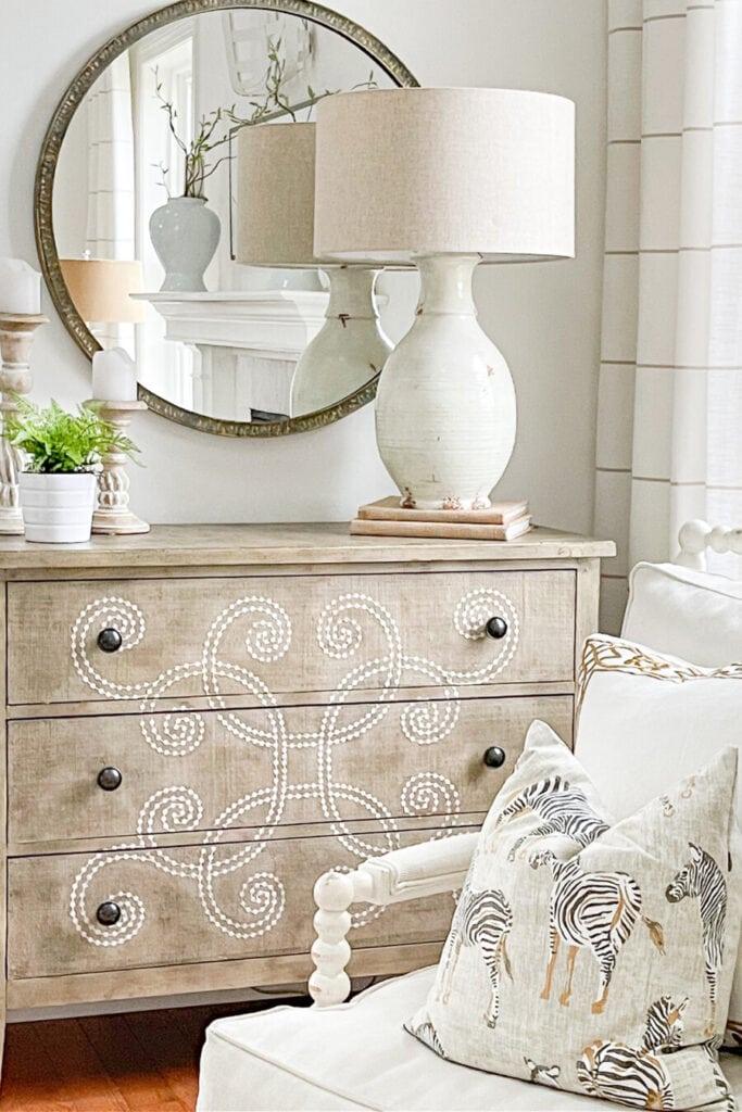 budget-friendly decor- LAMP AND MIRROR