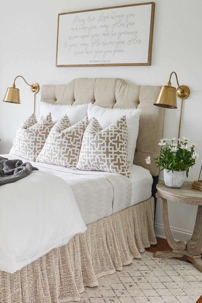 BED PILLOW ARRANGEMENTS YOU WILL LOVE - StoneGable
