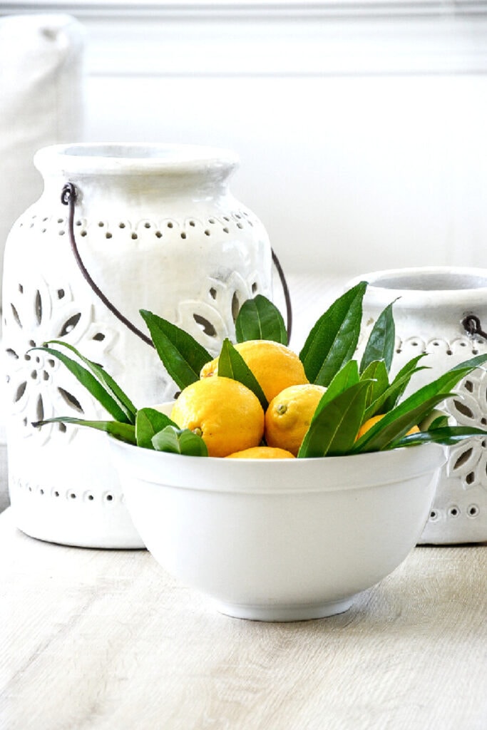 simple summer decorating ideas- lemons in a bowl