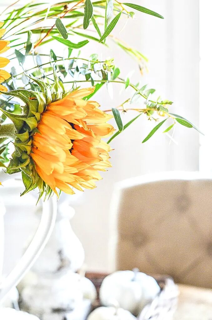 DECORATING WITH SUNFLOWERS- SINGLE SUNFLOWER