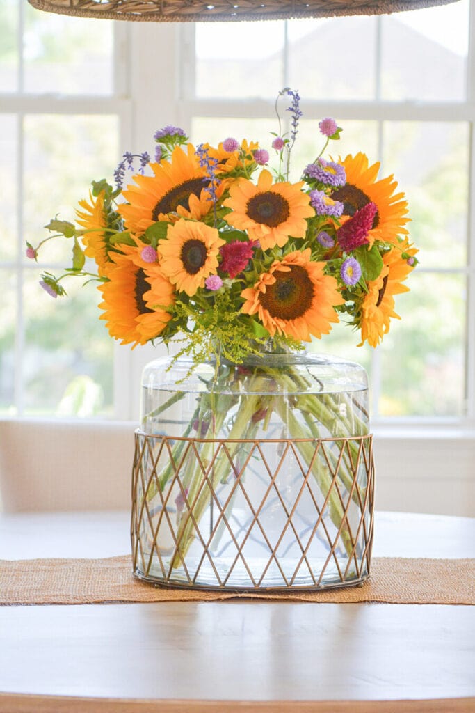 DECORATING WITH SUNFLOWERS- BOUQUET ON THE DINING TABLE