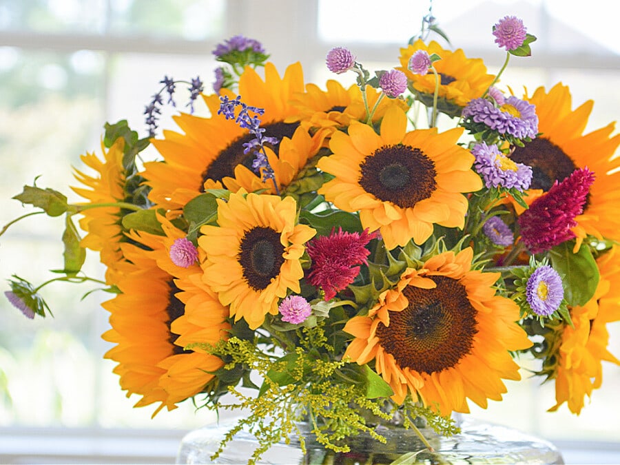 DECORATING WITH SUNFLOWERS-  BOUQUET OF SUNFLOWERS