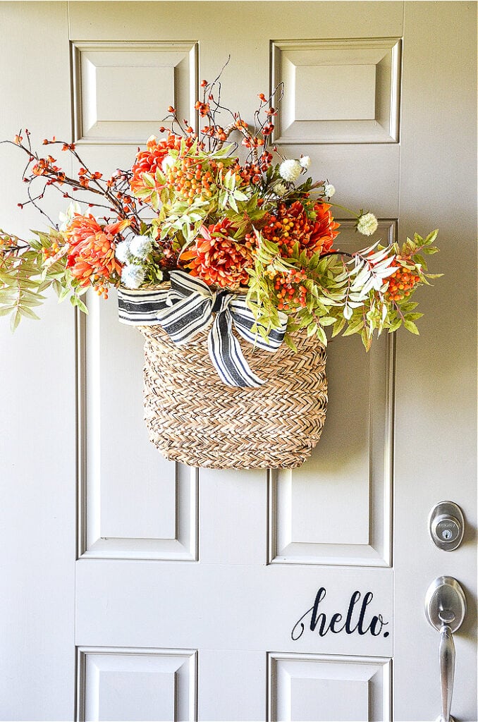 FALL BASKET ON THE FRONT DOOR