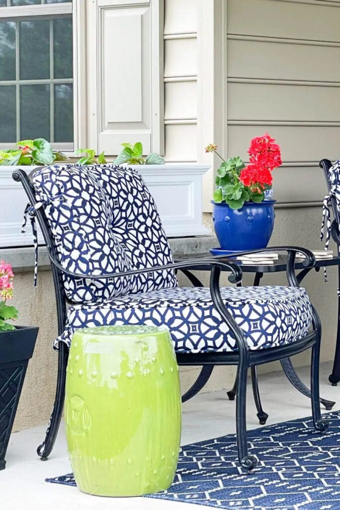 SMALL PATIO DECORATING IDEAS-  CHAIRS ON THE PATIO