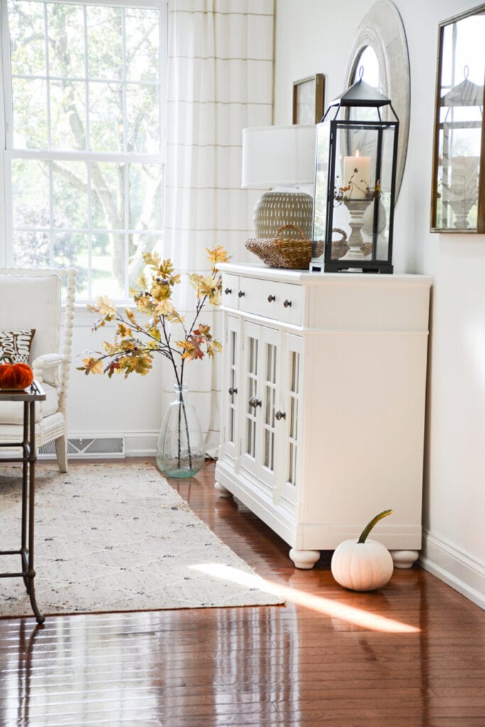 INEXPENSIVE FALL DECORATING IDEAS- FALL LIVING ROOM