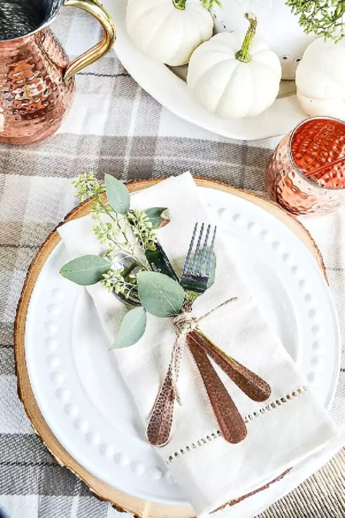 Best things to do in November- Thanksgiving place setting