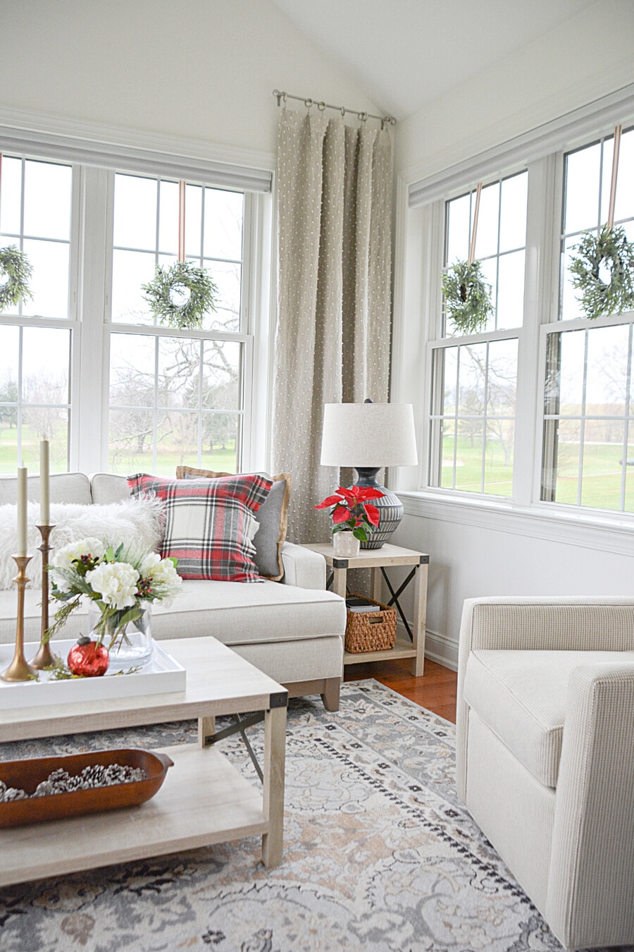 TIPS FOR DECORATING SMALL SPACES FOR CHRISTMAS