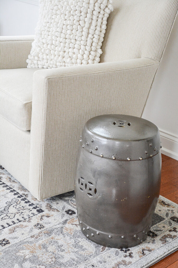HOW TO DECORATE A SMALL ROOM- GARDEN STOOL AND RUG