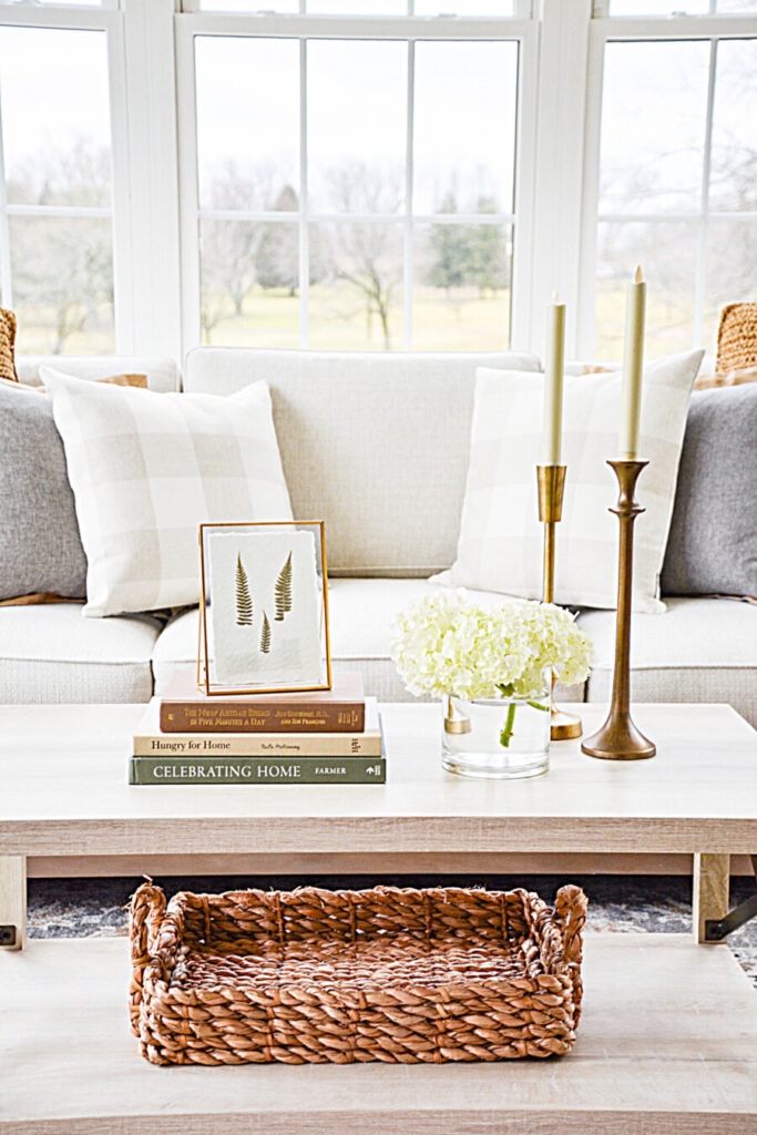 winter decor ideas- COFFEE TABLE WITH TALL CANDLESTICKS