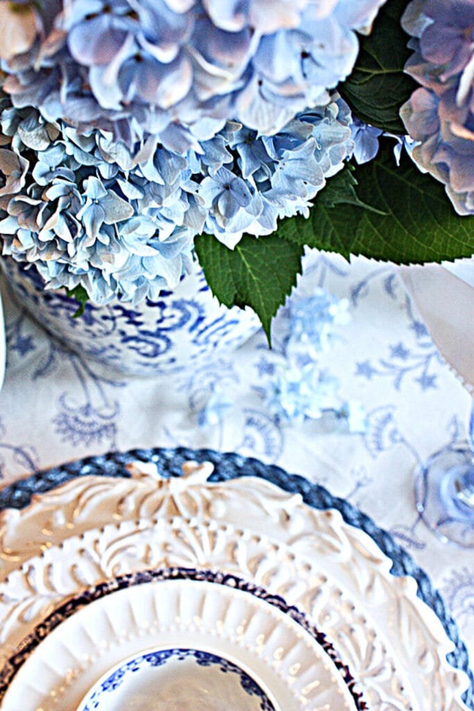 EASTER TABLE DECOR- BLUE AND WHITE TABLE