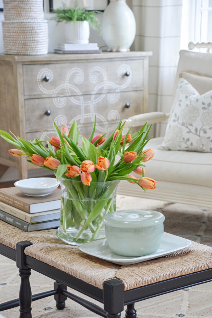 spring home tour- coffee table with tulips