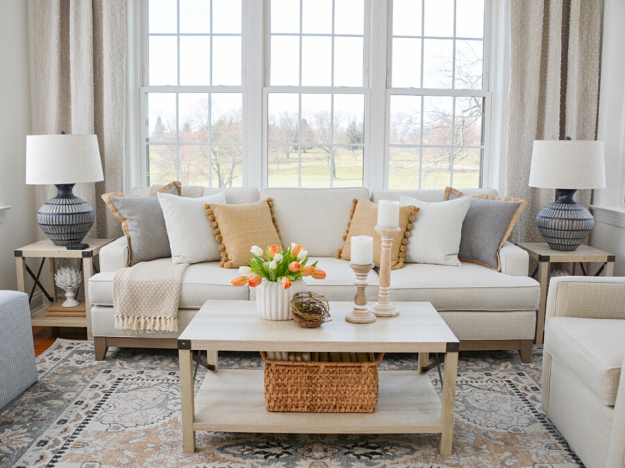 spring home tour-sunroom with tulips