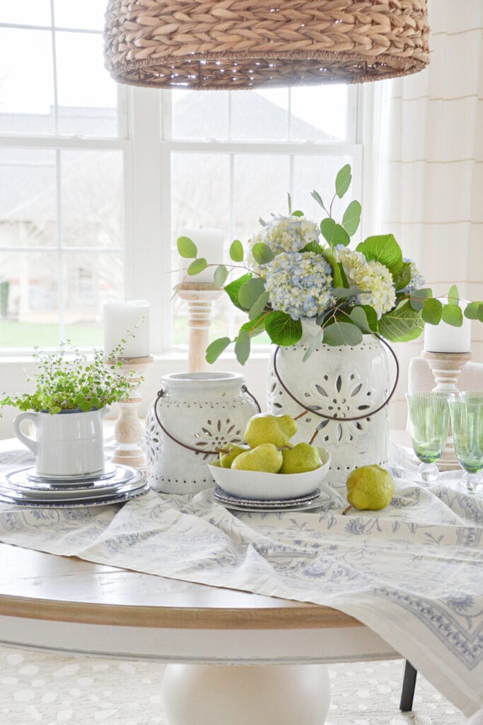 table centerpiece ideas- DISHES ON A TABLE