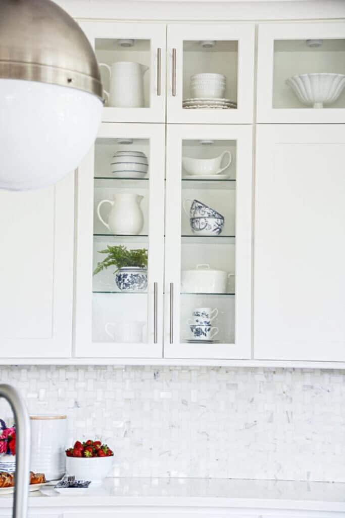 WHITE KITCHEN WITH GLASS CUPBOARDS