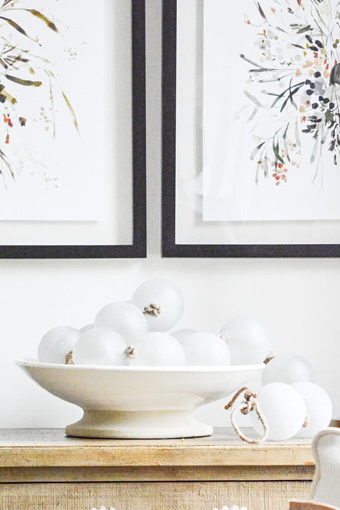 TRENDY WHITE GLASS BALLS IN A SHALLOW DISH