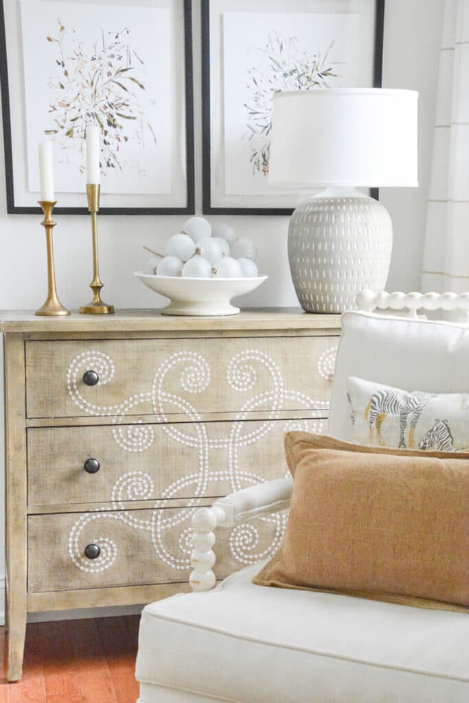 14 Inexpensive Ideas To Update Your Living Room - StoneGable - Inexpensive Slices Decor Living Room Decor