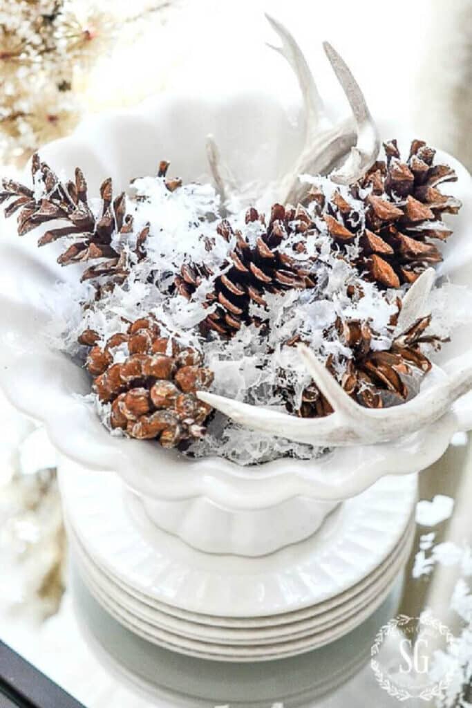 25 Thanksgiving ideas- deer sheds ion fake snow