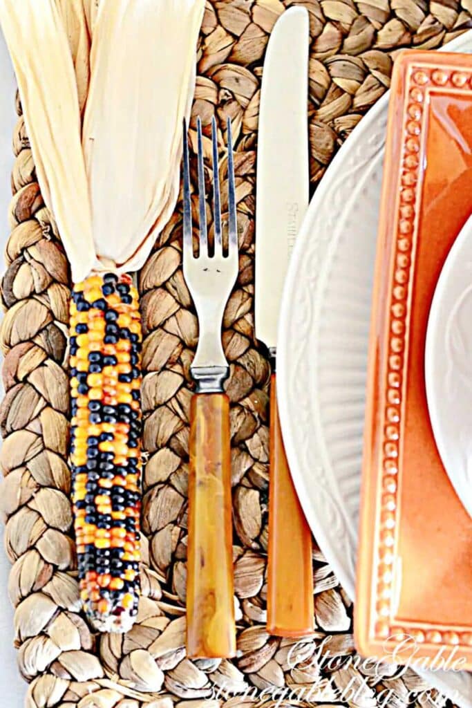 25 Thanksgiving ideas- fall place setting with a mini ear of Indian corn