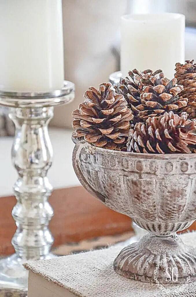 25 Thanksgiving ideas- urn of pinecones