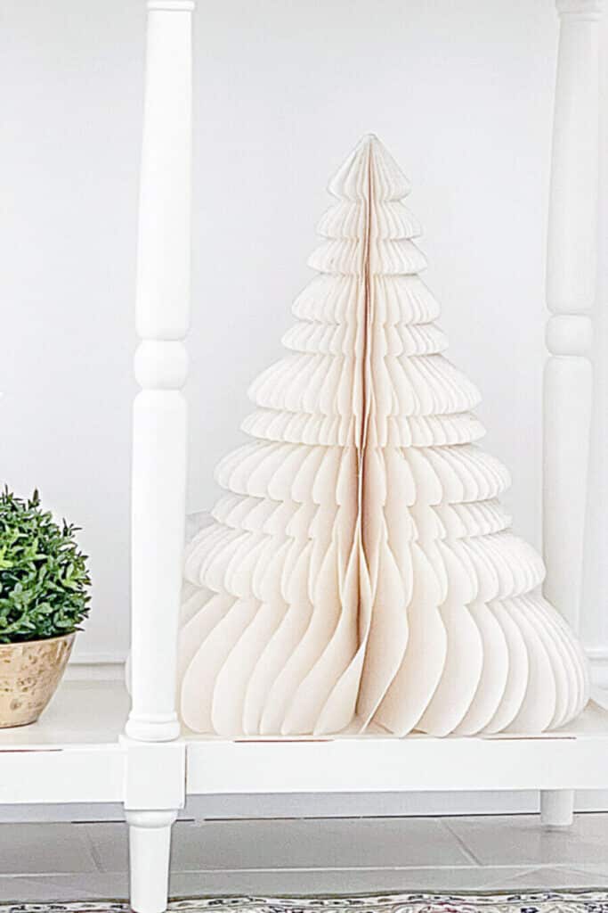 CHRISTMAS COLLECTIONS: paper tree