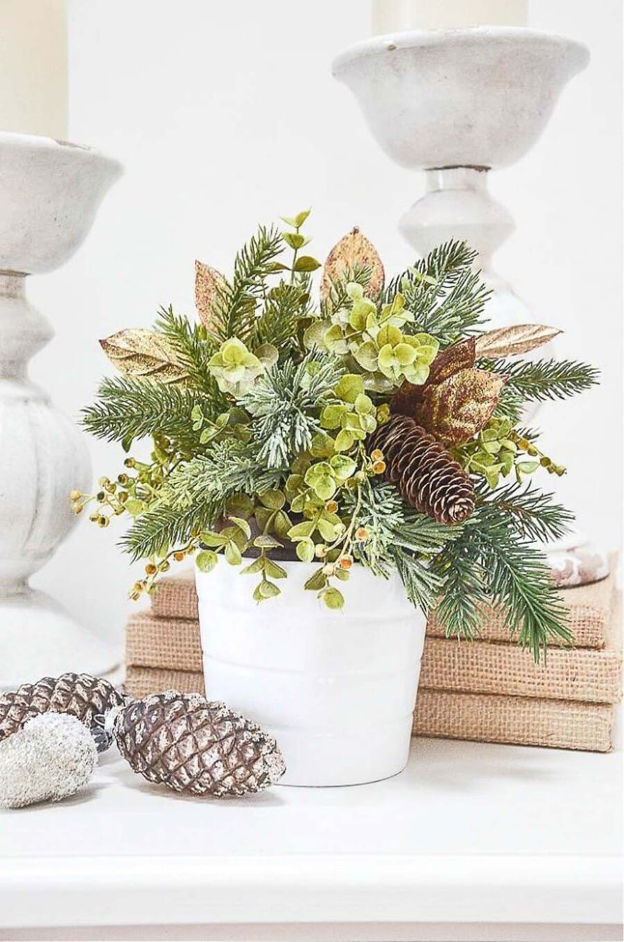 The Easiest Christmas Arrangement You Can Make In Less Than 20 Minutes
