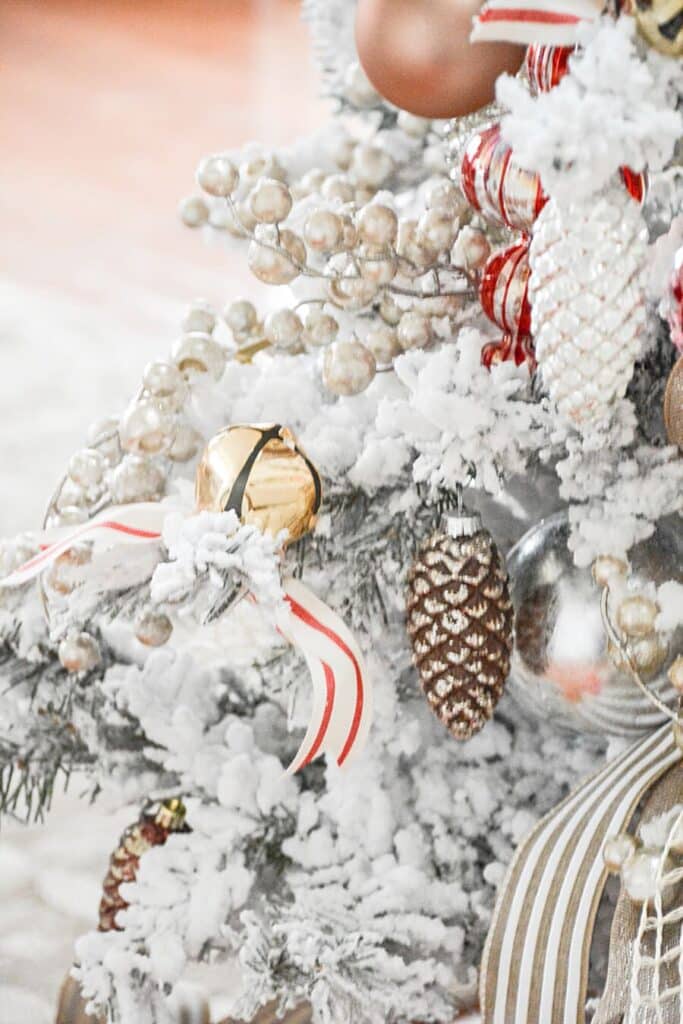 jingle bell on Christmas tree.
