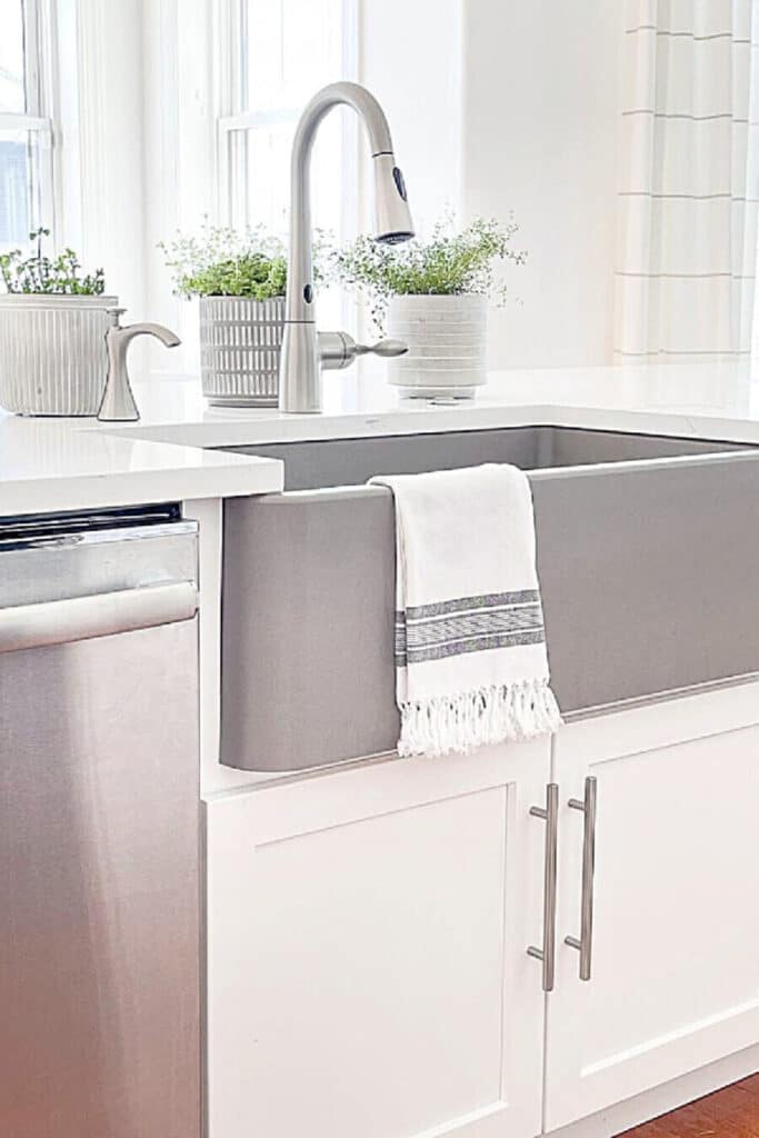 TRENDS THAT ARE OUT OF STYLE- WHITE KITCHEN SINK