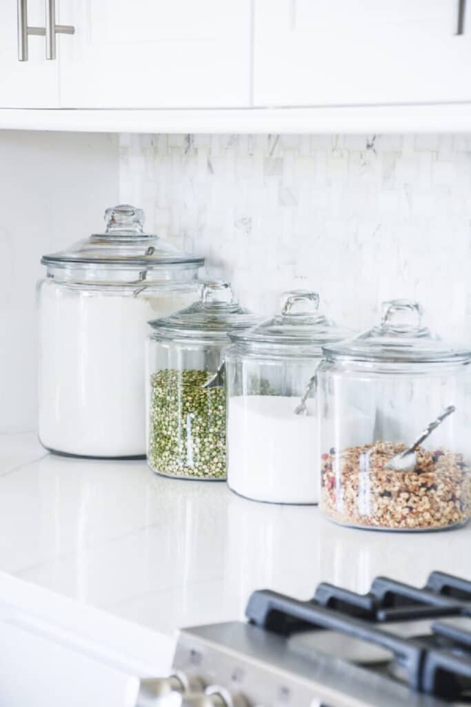ideas to decorate kitchen counters- glass canisters.