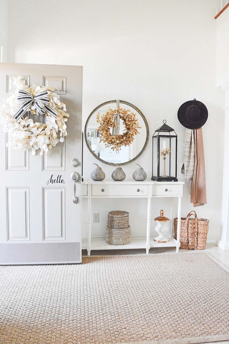 Easy Ideas For Decorating And Organizing A Small Stylish Foyer - StoneGable
