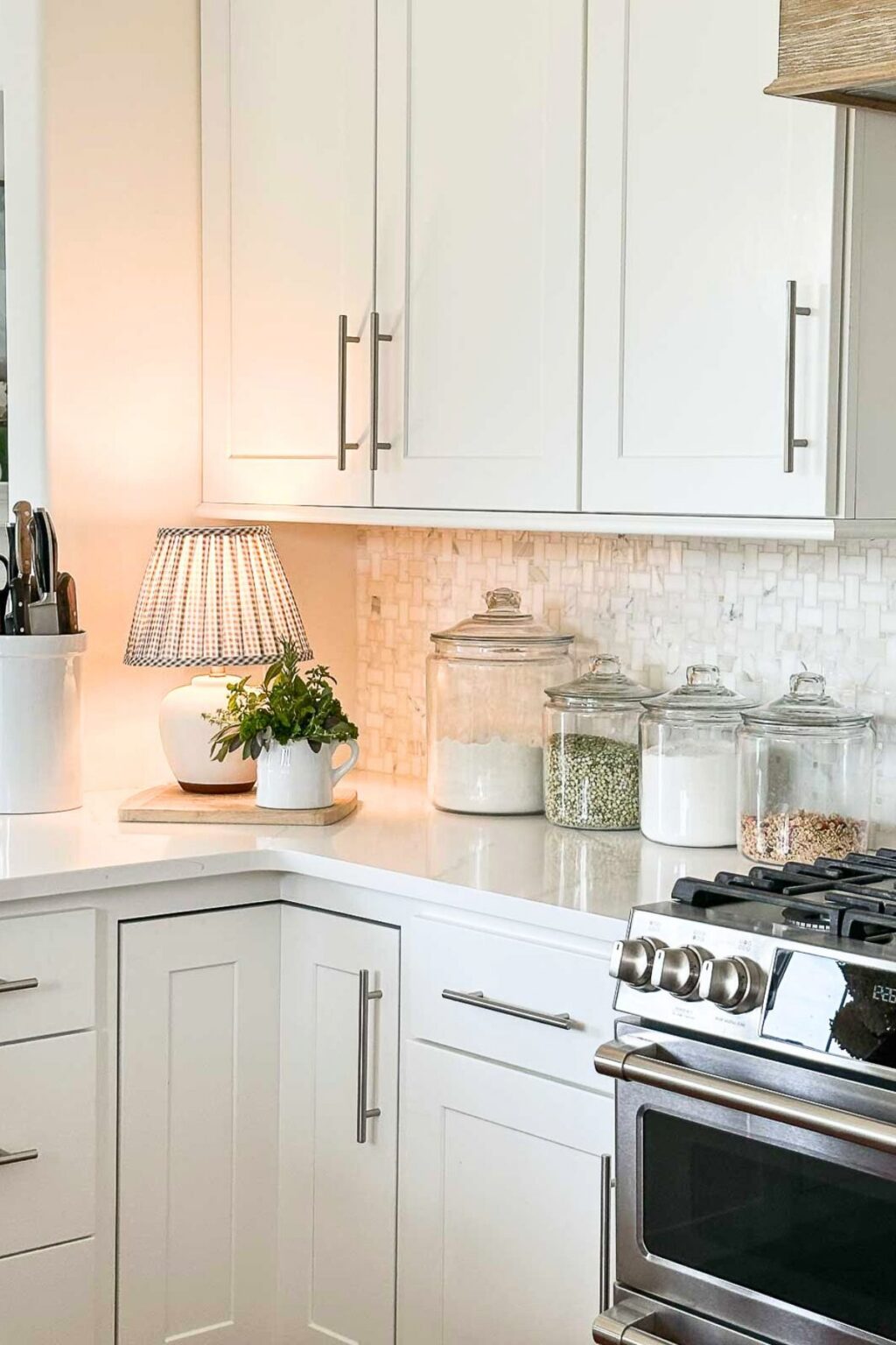 View of 8 Simple Kitchen Decorating Ideas For An Easy Updated Look - StoneGable