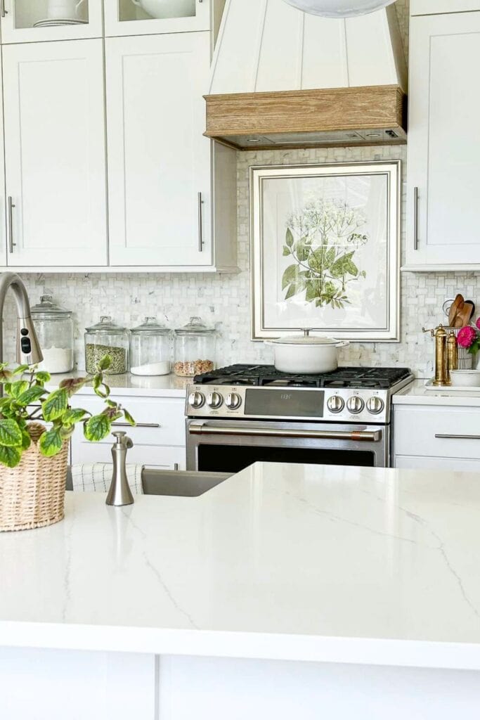 How to Decorate a White Kitchen 
