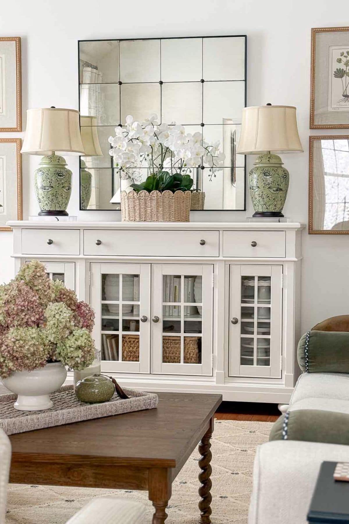 Decorate Your Living Room to Stand the Test Of Time - StoneGable
